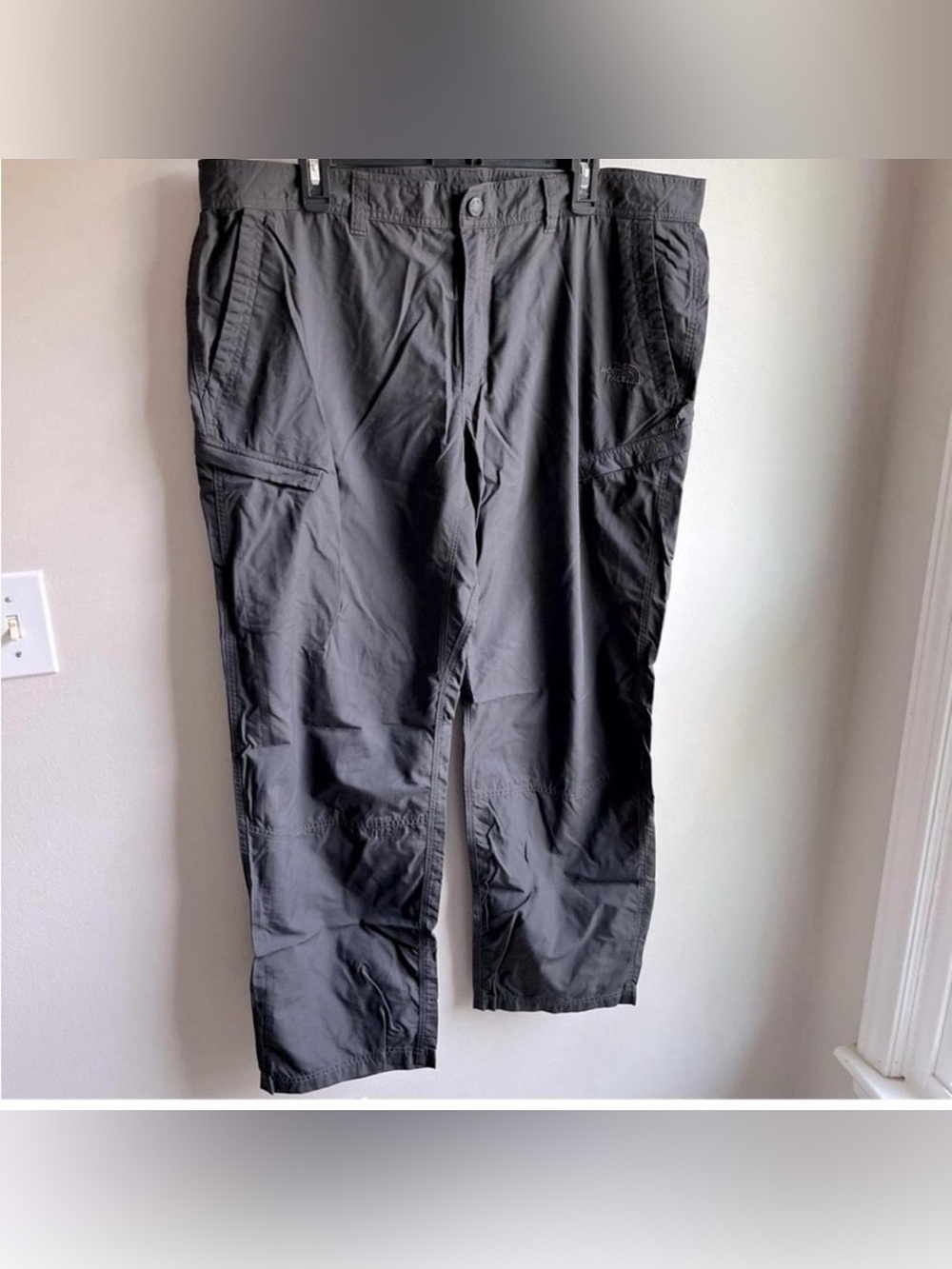 The North Face Cargo Nylon Pants Men’s Size 40 Charcoal Gray Black